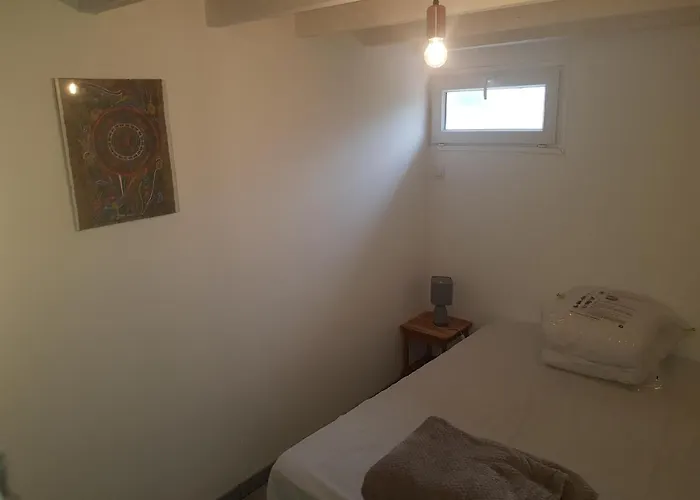 Petite Maison Agreable Avec Jardin Privatif *