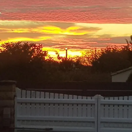Belle Petite Maison Neuve Avec Jardin Privatif Hébergement de vacances